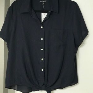 Navy tie front top really nice , 💯 polyester